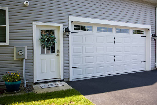 24/7 Emergency Garage Door Panel Replacement experts in Stratford, OK